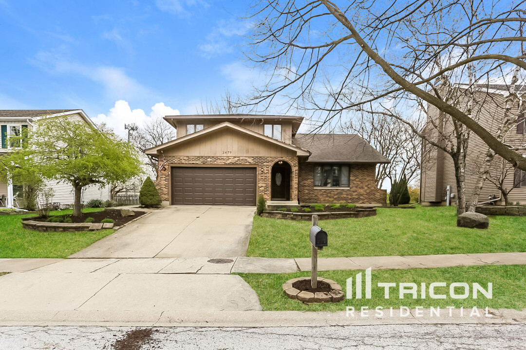 2479 Lakeside Dr in Aurora, IL - Building Photo