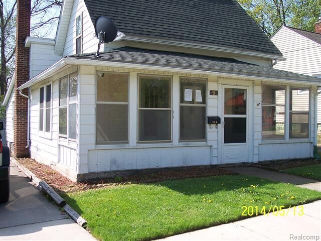 323 Horton St in Lapeer, MI - Building Photo