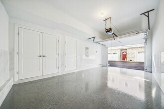 2 Beacon Square-Unit -8 in Fairfield, CT - Building Photo - Building Photo