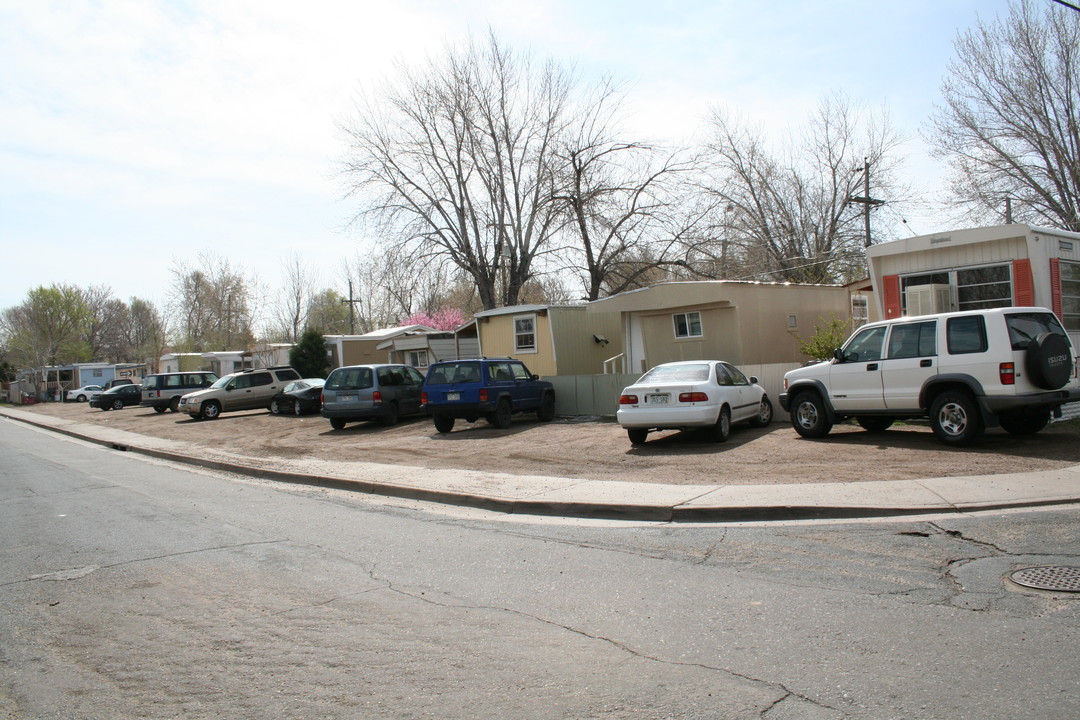 6270 Holly St in Commerce City, CO - Building Photo