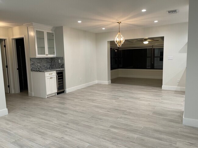 8260 SW 98th St in Miami, FL - Building Photo - Building Photo