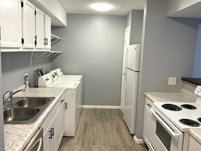 1387 S Glen Cir in Aurora, IL - Building Photo - Building Photo