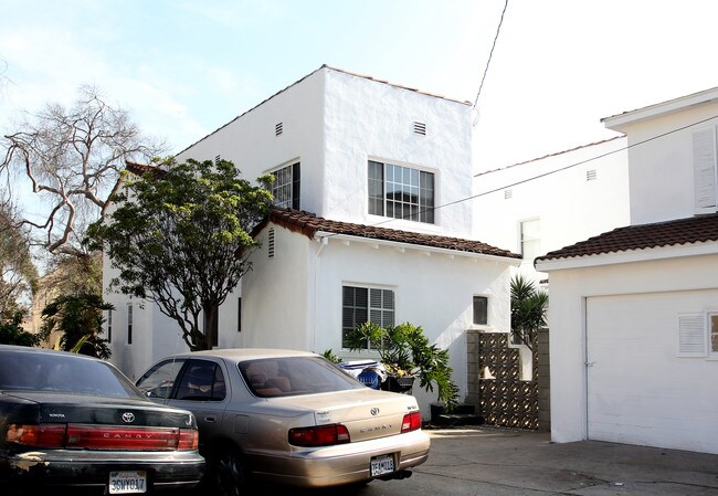 1201 S Cloverdale Ave in Los Angeles, CA - Building Photo - Building Photo