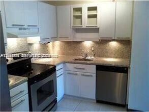 2016 Bay Dr in Miami Beach, FL - Building Photo - Building Photo
