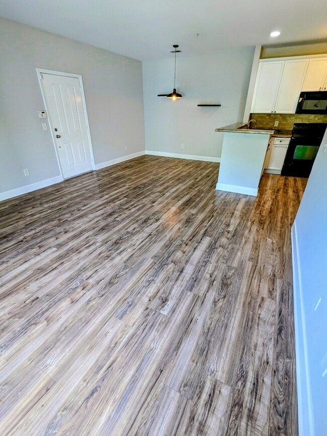 8211 Lenox Creekside Dr in Nashville, TN - Building Photo - Building Photo
