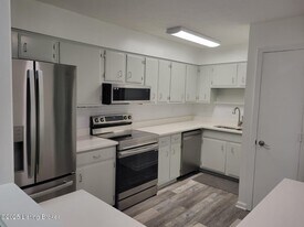 111 La Fontenay Ct in Louisville, KY - Building Photo
