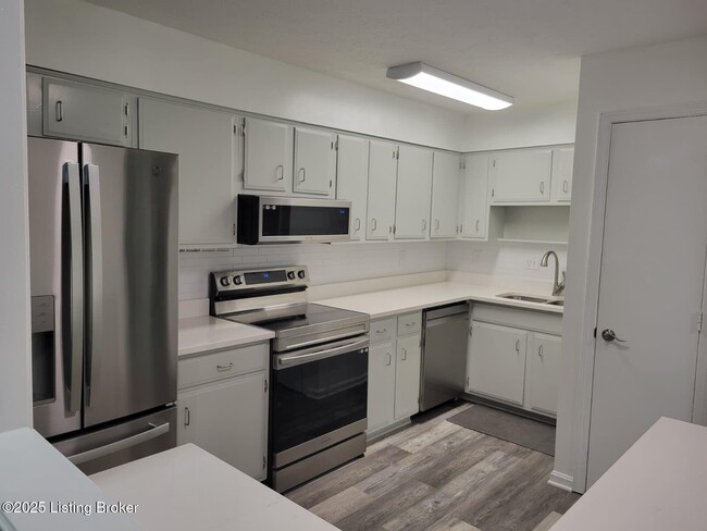 property at 111 La Fontenay Ct