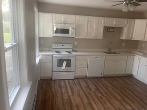 14 Church St in Sterling, CT - Building Photo - Building Photo