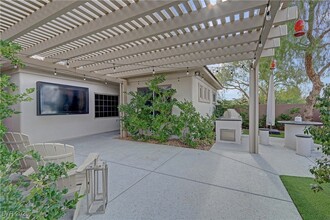 6 Gladewater Dr in Henderson, NV - Foto de edificio - Building Photo
