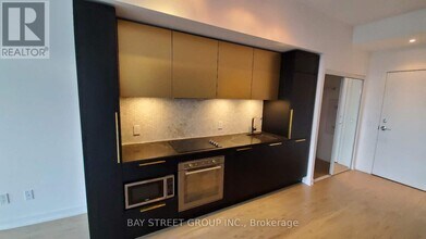 85-2585 Wood St in Toronto, ON - Building Photo - Building Photo