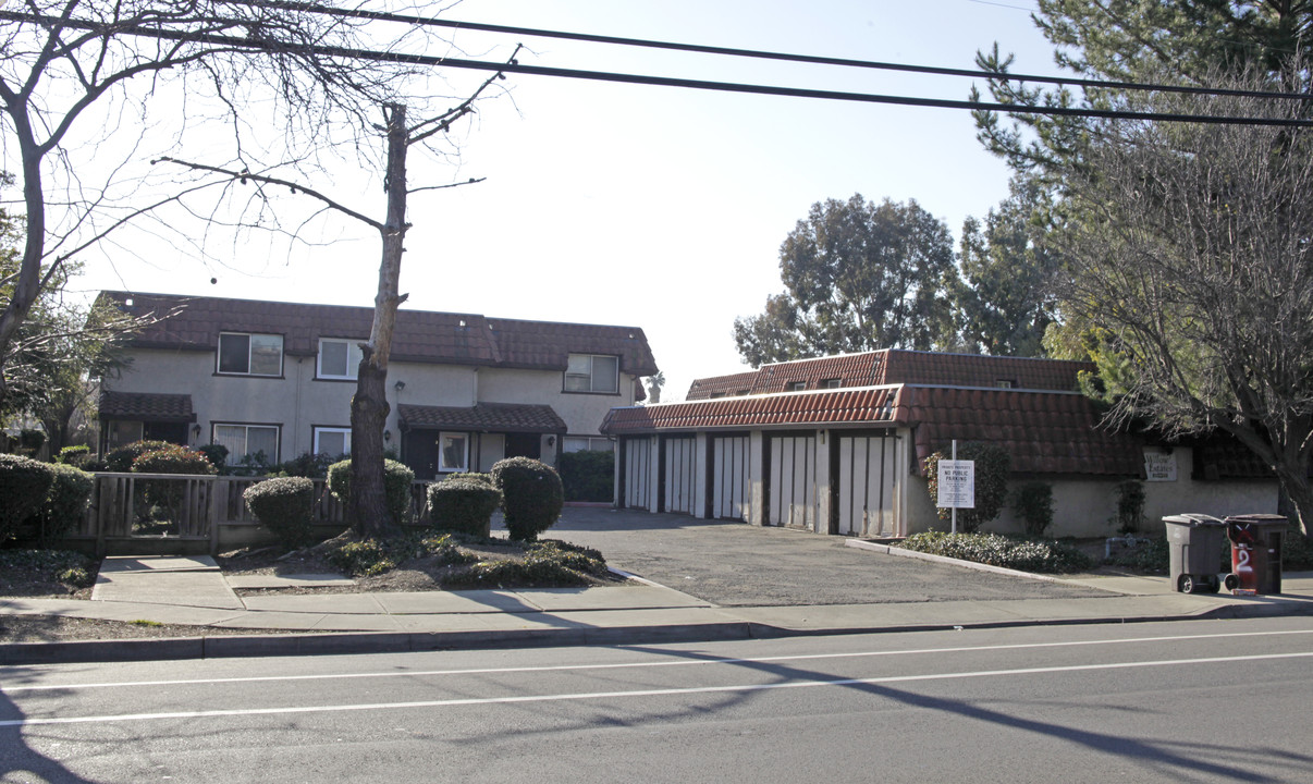 Willow Estates in Hayward, CA - Building Photo