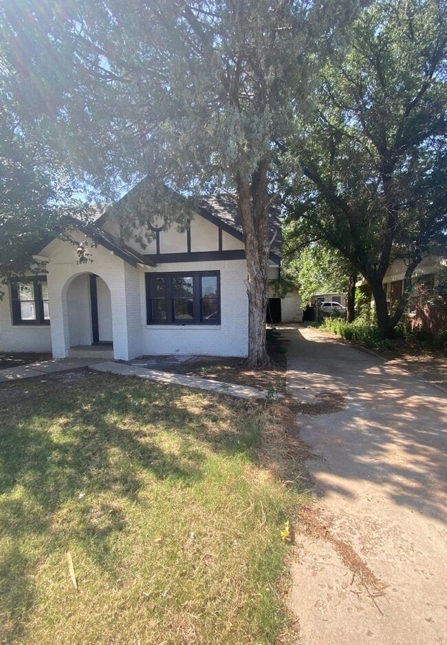 property at 2001 27th St