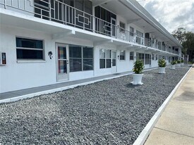 1221 Drew St in Clearwater, FL - Building Photo