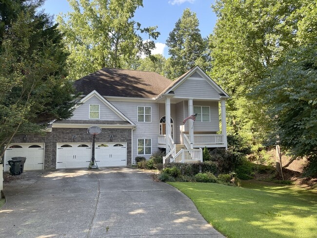 1371 Stonehenge Ct NW