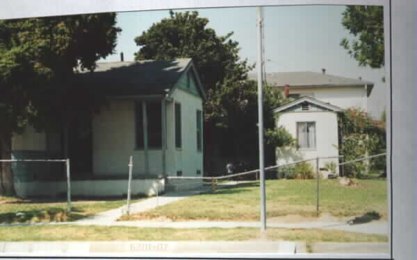 6201 Ajax Ave in Bell Gardens, CA - Foto de edificio