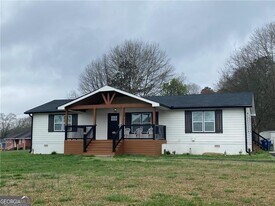 318 Willowwind Dr in Loganville, GA - Building Photo