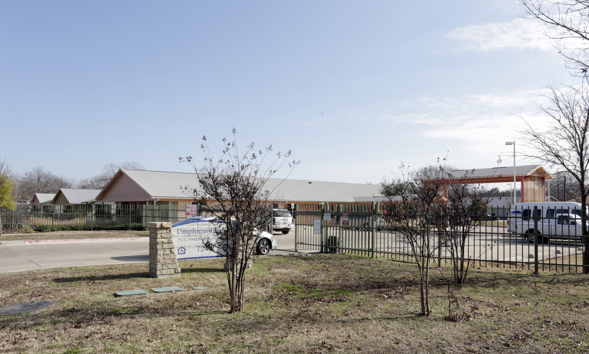 Umphress Terrace in Dallas, TX - Building Photo