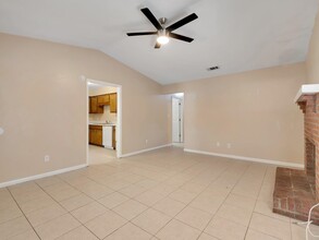 2457 Wren Hollow Dr in Tallahassee, FL - Building Photo - Building Photo