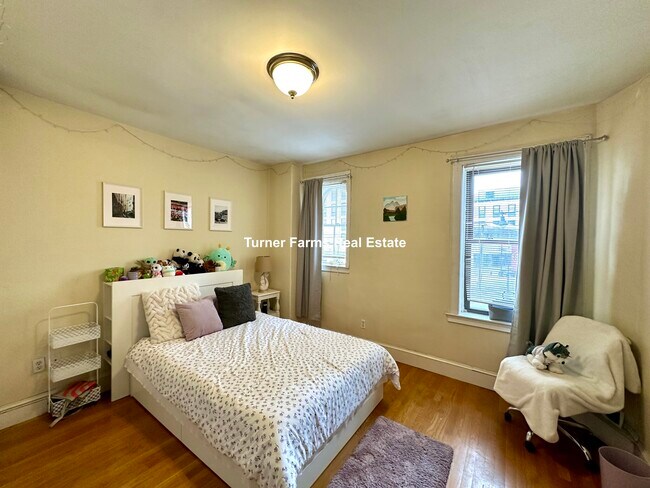 146 Smith St, Unit 1 in Boston, MA - Foto de edificio - Building Photo