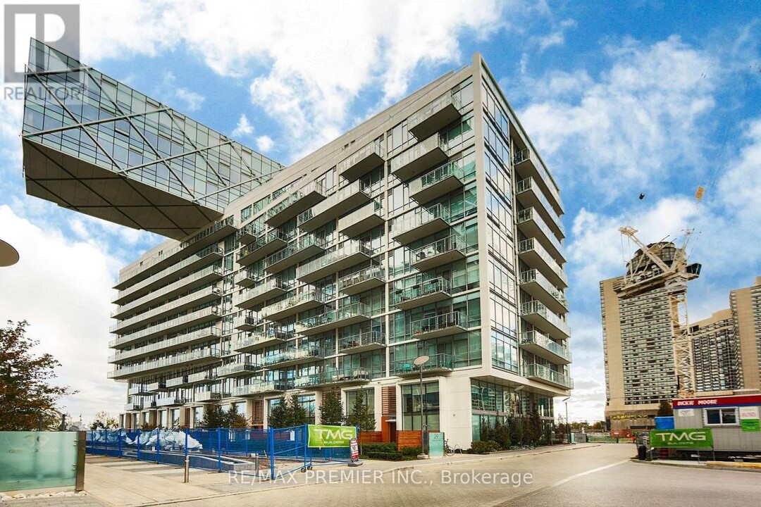 29-429 Queens Quay E in Toronto, ON - Building Photo