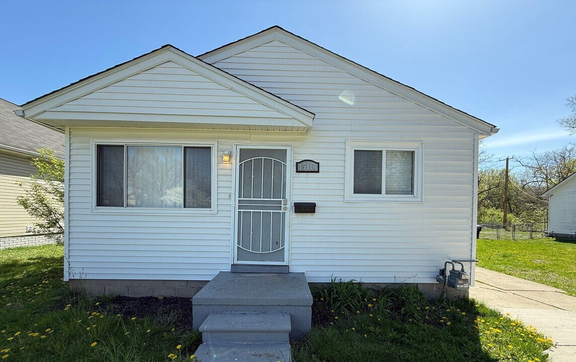 15110 Lahser Rd in Detroit, MI - Building Photo