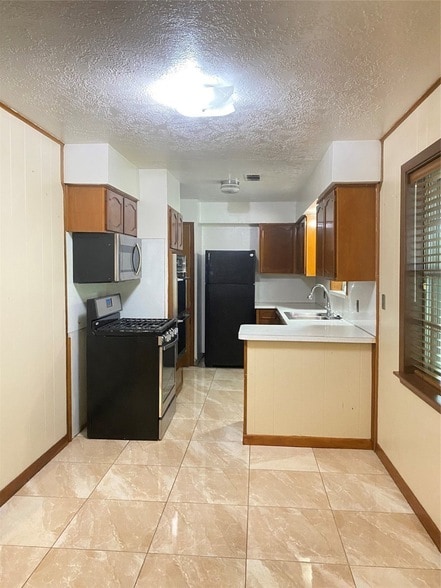 2609 Raspberry Ln in Pasadena, TX - Building Photo - Building Photo