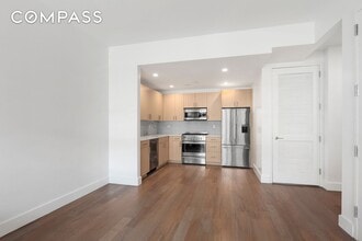 17 Convent Ave in New York, NY - Building Photo - Building Photo