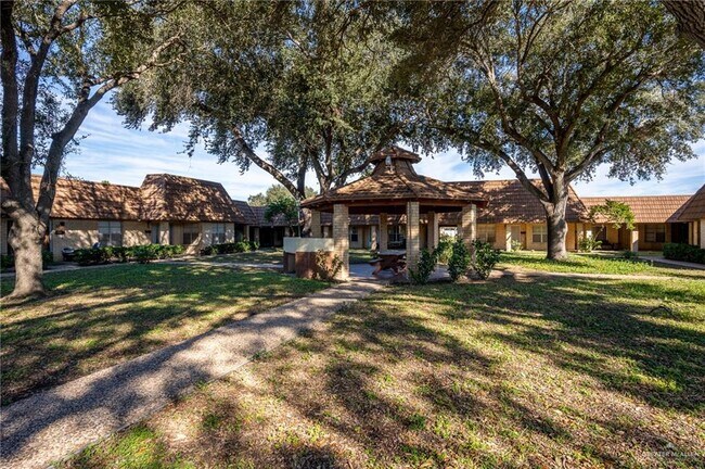 27 El Rancho Rd in McAllen, TX - Building Photo - Building Photo