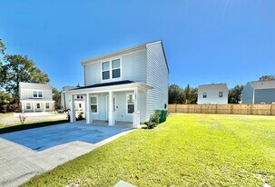 1007 Middle Ln in Gulfport, MS - Building Photo