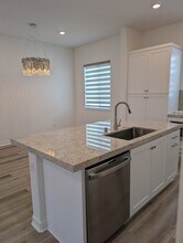 27414 N Arborview Ln in Valencia, CA - Building Photo - Building Photo