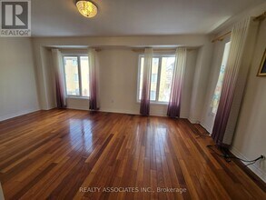 1075 Ellesmere Rd in Toronto, ON - Building Photo - Building Photo