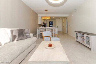 5527 Double Eagle Cir, Unit 3815 in Ave Maria, FL - Foto de edificio - Building Photo