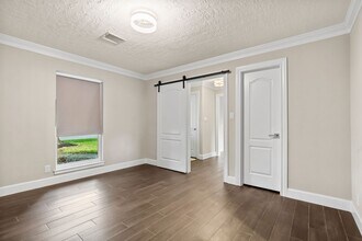 11715 Park Creek Dr in Houston, TX - Building Photo - Building Photo