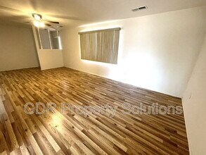2240 Stoner St SW in Albuquerque, NM - Building Photo - Building Photo