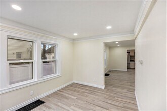 9 Hubbard St in Mount Clemens, MI - Building Photo - Building Photo
