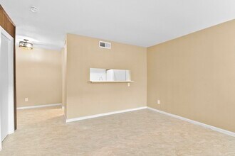 9550 Deering Dr in Houston, TX - Building Photo - Building Photo