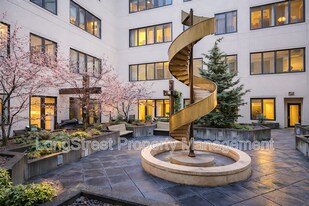 1420 NW Lovejoy St in Portland, OR - Building Photo