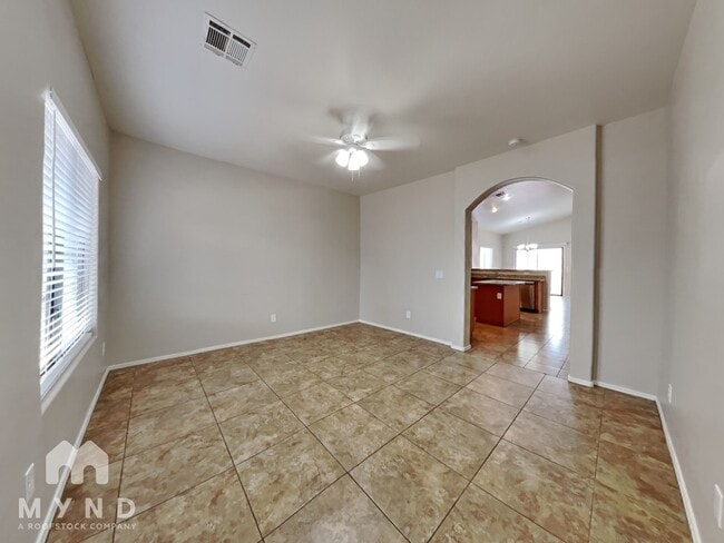 6315 S 25th Dr in Phoenix, AZ - Foto de edificio - Building Photo