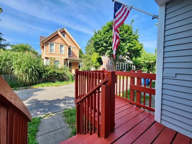 35 Lawton St in Rochester, NY - Building Photo - Building Photo