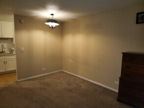 2200 S Stewart Ave in Lombard, IL - Foto de edificio - Building Photo