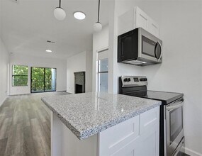 9508 Kempler Dr in Austin, TX - Foto de edificio - Building Photo