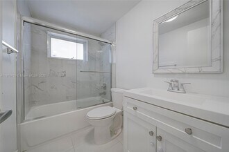 621 SW 99th Pl in Miami, FL - Building Photo - Building Photo