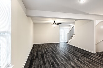 Oak Woods Townhomes in Spring Hill, KS - Building Photo - Interior Photo