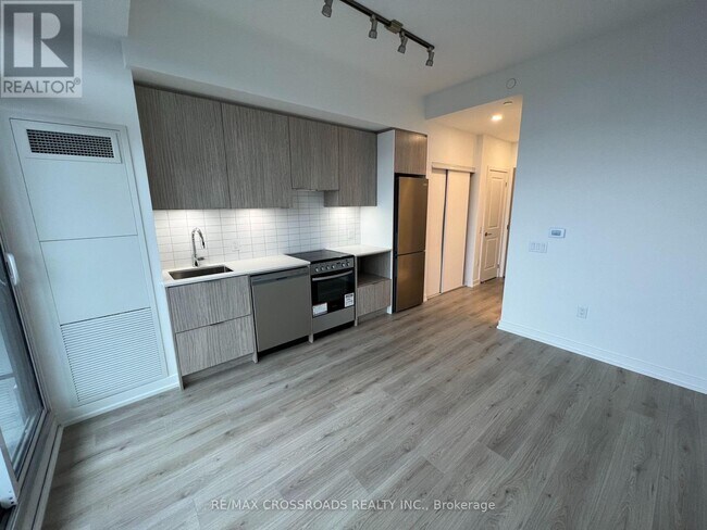 395-3395 Bloor St E in Toronto, ON - Building Photo - Building Photo