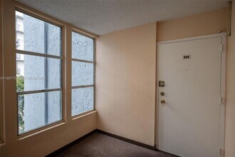 750 NW 43rd Ave, Unit 308 in Miami, FL - Building Photo - Building Photo