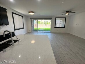 9565 Camelback Crk Dr in Las Vegas, NV - Building Photo - Building Photo