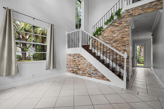 564 Tomahawk Ct in Palm Beach Gardens, FL - Foto de edificio - Building Photo