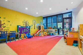 389 Washington St in Jersey City, NJ - Building Photo - Building Photo
