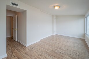 611 Otis Pl NW in Washington, DC - Building Photo