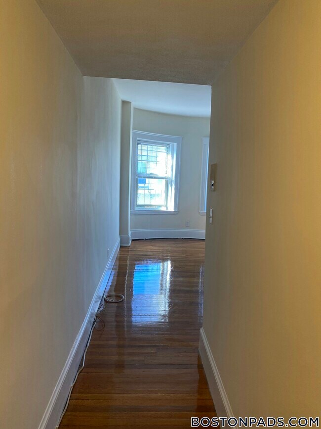 1315 Commonwealth Avenue, Unit 507 in Boston, MA - Building Photo - Building Photo